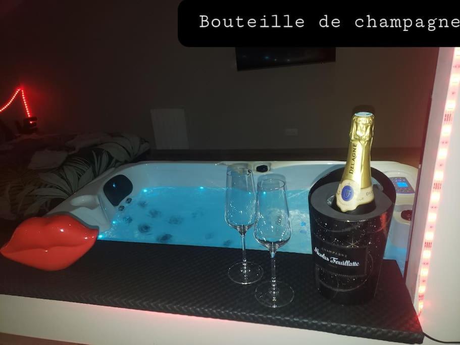 Bulles Etoilees Appartement Avec Jacuzzi Prive Montrevel-en-Bresse 외부 사진